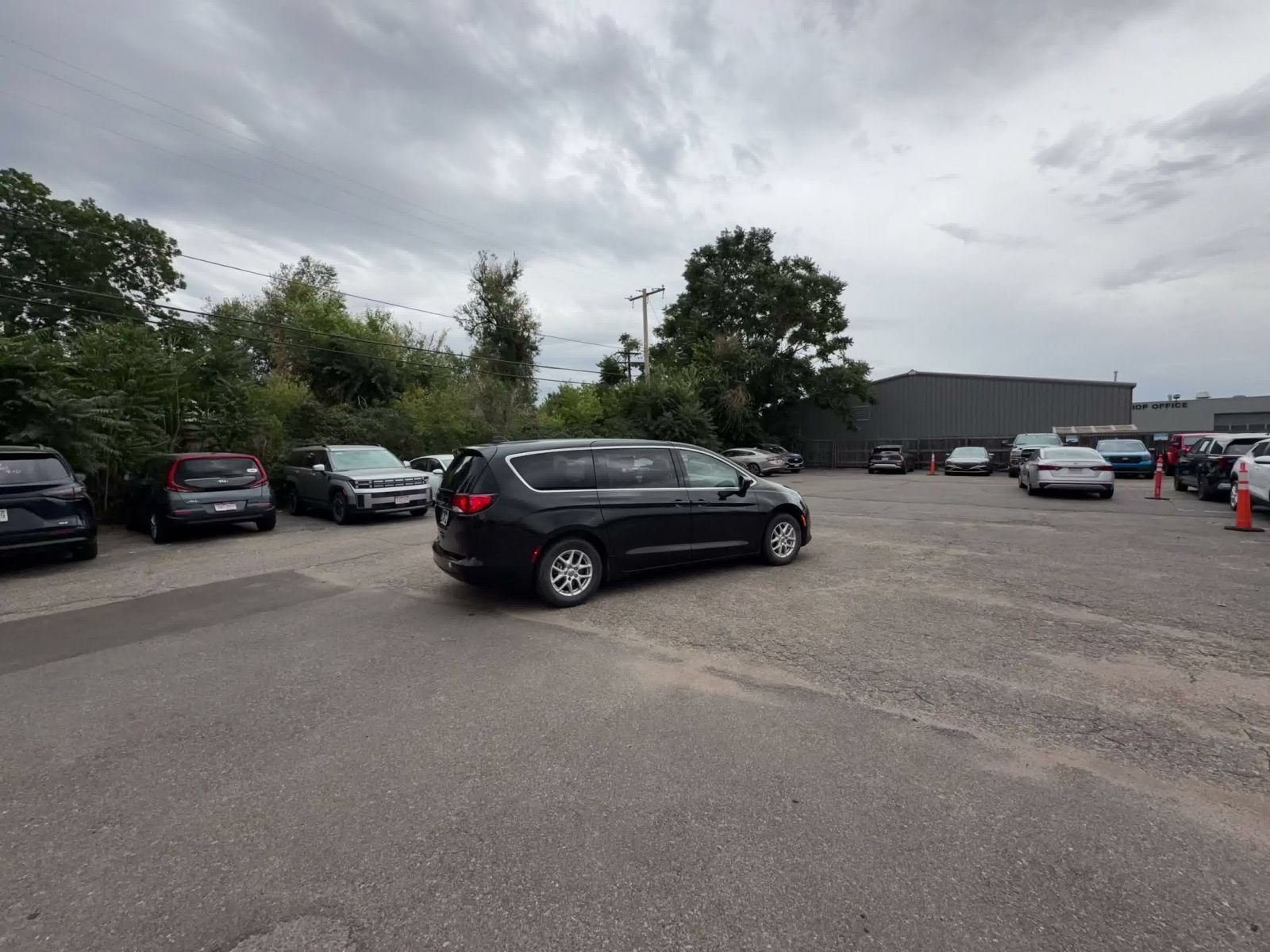 Used 2023 Chrysler Voyager LX FWD image 13