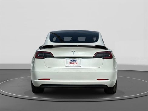Used 2019 Tesla Model 3 Standard Range image 5