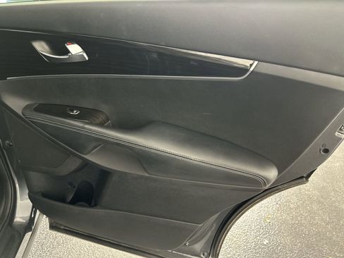 Used 2020 Kia Sorento S FWD image 31