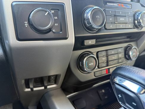 Used 2015 Ford F150 Lariat image 17