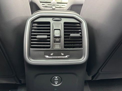 Certified 2026 Porsche Macan AWD/4WD image 24