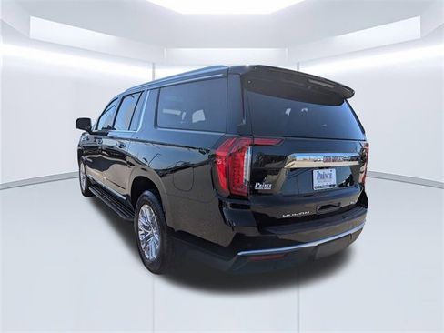 Used 2022 GMC Yukon XL SLT w/ SLT Luxury Package image 7