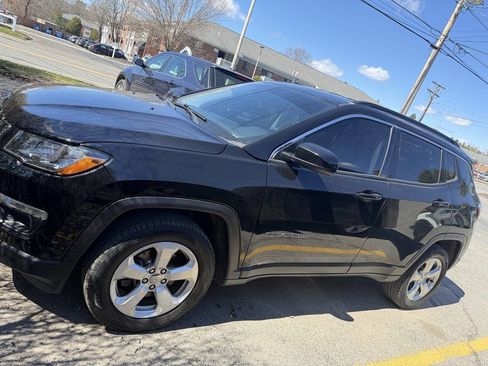 Used 2019 Jeep Compass Latitude w/ Popular Equipment Group AWD/4WD image 2