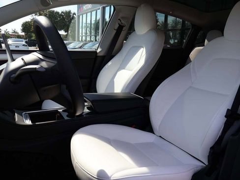 Used 2023 Tesla Model Y Long Range image 31