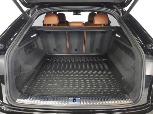 Used 2025 Audi Q8 Prestige AWD/4WD image 5