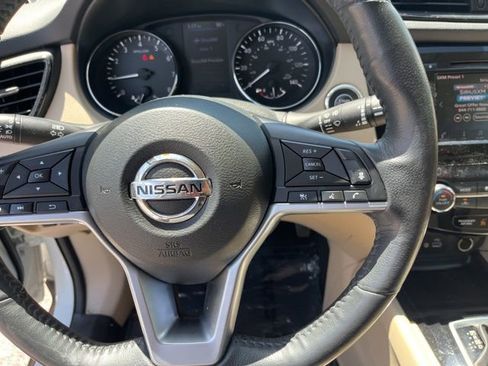 Used 2018 Nissan Rogue SV w/ Sun & Sound Touring Package FWD image 20