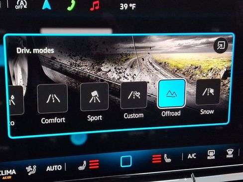 Certified 2025 Volkswagen Tiguan S AWD/4WD image 18