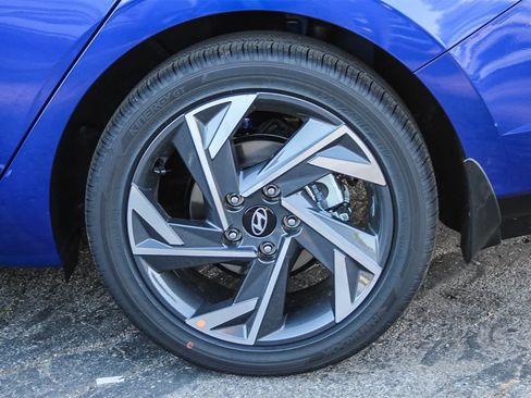 New 2025 Hyundai Elantra SEL image 8