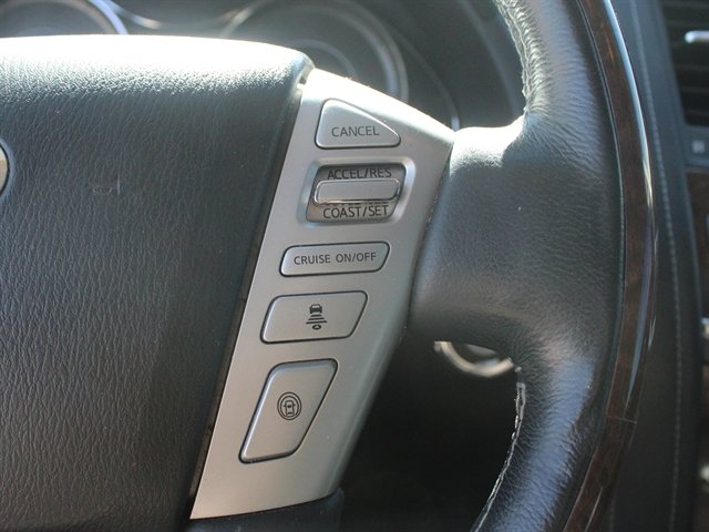 Used 2017 INFINITI QX80 4WD w/ Driver Assistance Package image 18