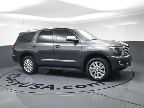 Used 2020 Toyota Sequoia Platinum image 2