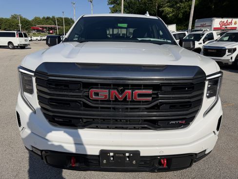 Used 2024 GMC Sierra 1500 AT4 w/ Technology Package AWD/4WD image 2