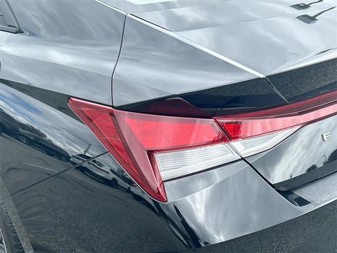 Certified 2023 Hyundai Elantra SEL w/ Convenience Package image 14