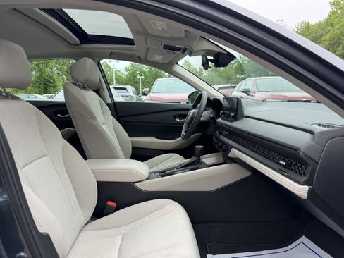 Used 2023 Honda Accord EX image 12