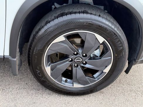 Certified 2024 Nissan Rogue SV FWD image 18