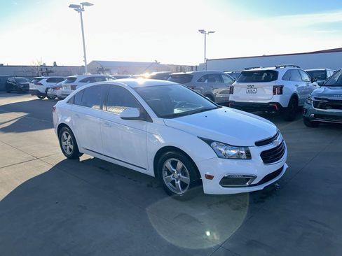 Used 2015 Chevrolet Cruze LT w/ Technology Package image 4