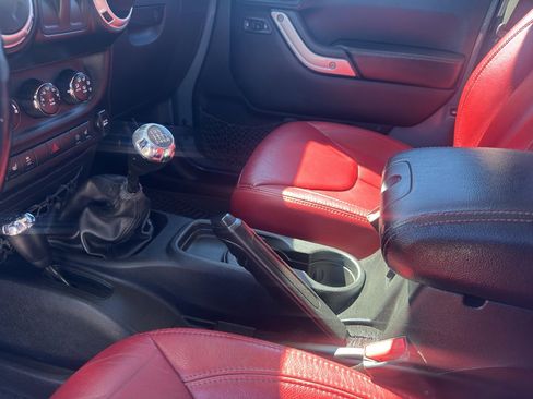 Used 2013 Jeep Wrangler Rubicon image 14