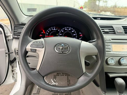 Used 2010 Toyota Camry image 30