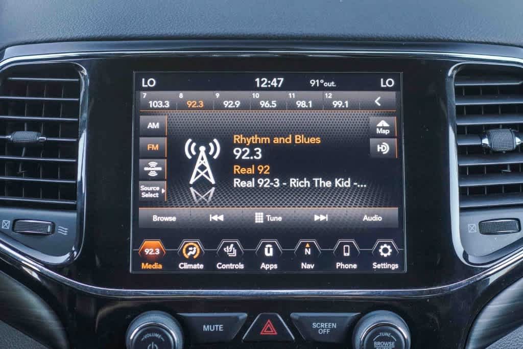 Used 2022 Jeep Grand Cherokee Laredo X RWD image 13