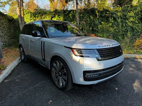 New 2025 Land Rover Range Rover SE image 3