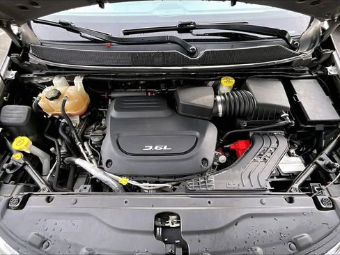 Used 2017 Chrysler Pacifica Touring-L image 28