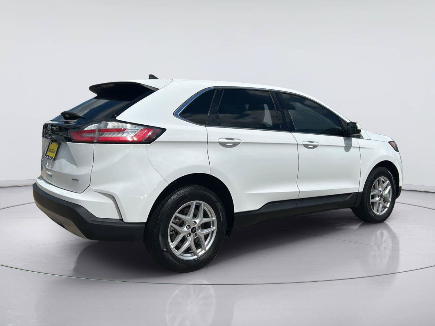 Used 2023 Ford Edge SEL AWD/4WD image 4
