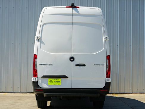 Used 2024 Mercedes-Benz Sprinter 3500 image 40