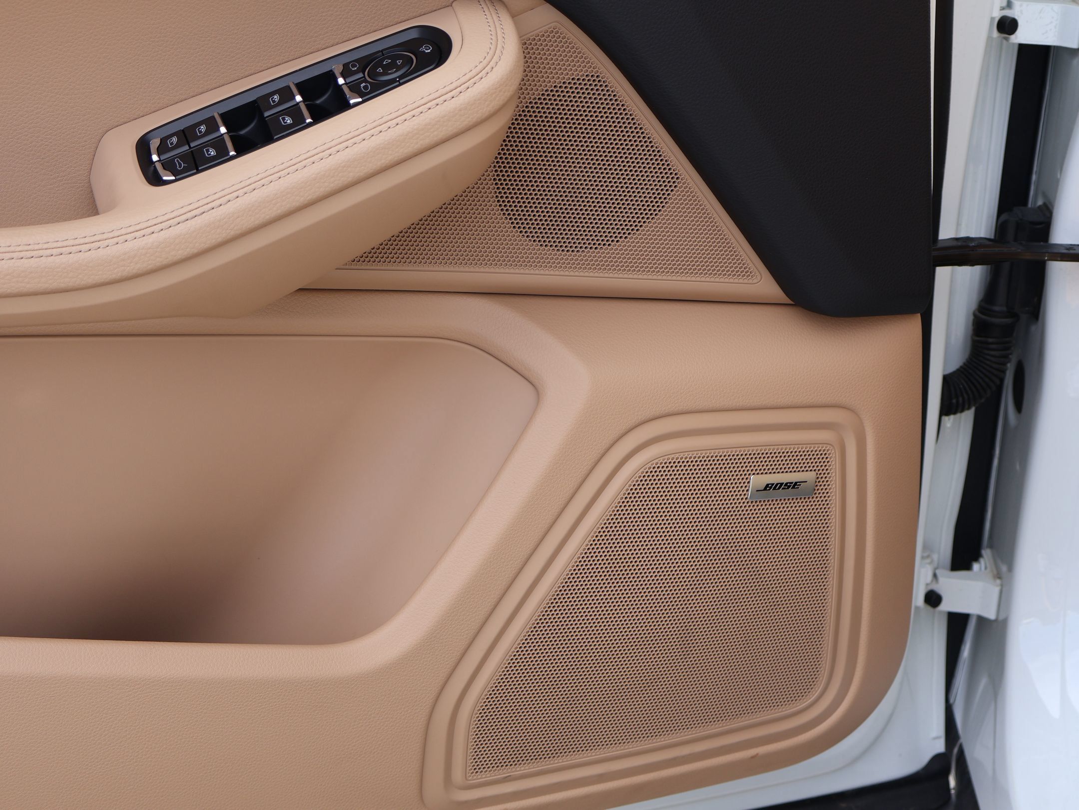 Certified 2026 Porsche Macan AWD/4WD image 16