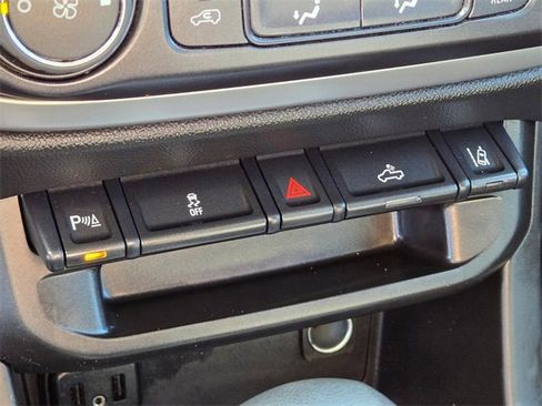 Used 2022 Chevrolet Colorado LT w/ Fleet Safety Package image 32