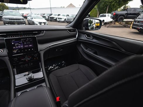 New 2025 Jeep Grand Cherokee Laredo X w/ Luxury Tech Group I image 23