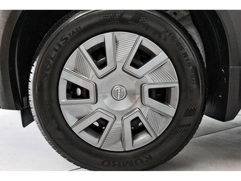 Certified 2025 Nissan Kicks S image 29