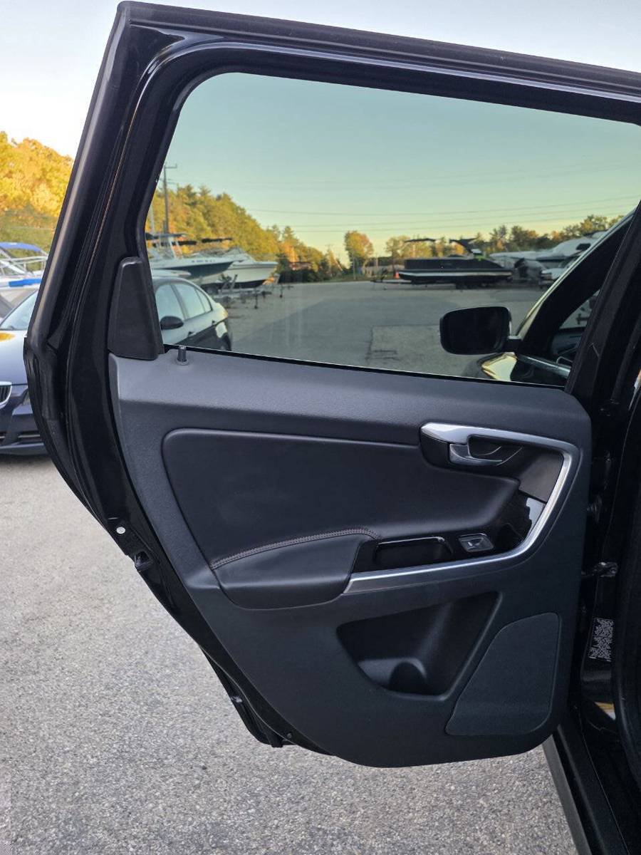 Used 2016 Volvo XC60 T5 Platinum AWD/4WD image 16