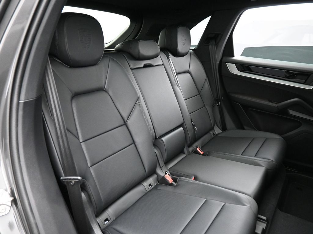Certified 2026 Porsche Cayenne AWD/4WD image 26