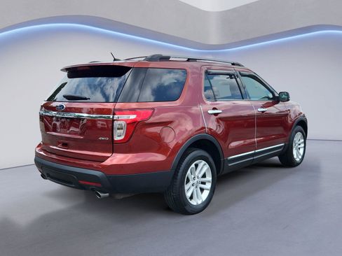 Used 2014 Ford Explorer XLT w/ Equipment Group 202A AWD/4WD image 3