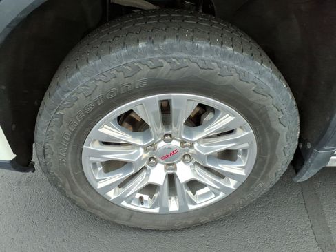 Used 2023 GMC Sierra 1500 Denali w/ Technology Package AWD/4WD image 10