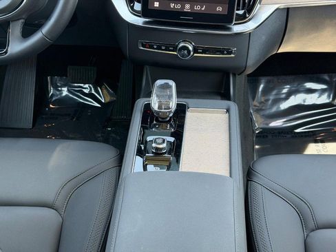 Certified 2025 Volvo XC90 B6 Plus AWD/4WD image 15