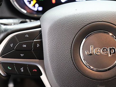 Used 2020 Jeep Grand Cherokee Altitude AWD/4WD image 35