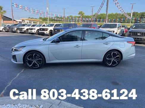 Used 2024 Nissan Altima 2.5 SR FWD image 35