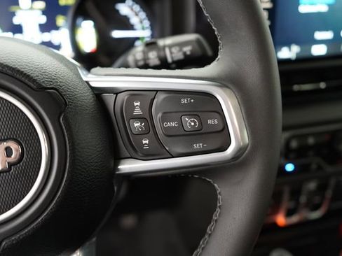 Used 2025 Jeep Wrangler Unlimited Sahara image 18