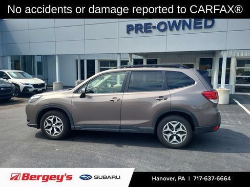 Used 2024 Subaru Forester Premium AWD/4WD image 2