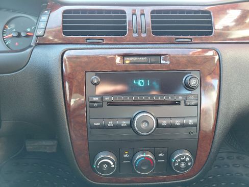 Used 2011 Chevrolet Impala LS image 17