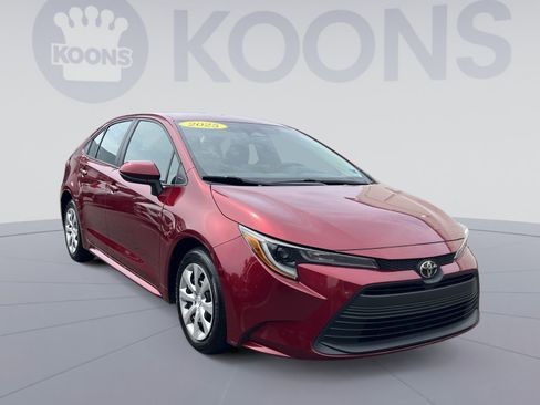 Used 2025 Toyota Corolla LE FWD image 8