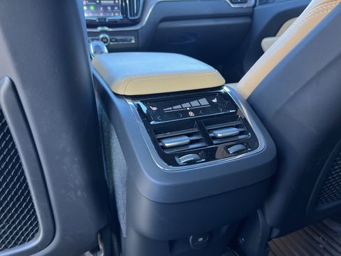 Used 2023 Volvo XC60 B5 Ultimate w/ Climate Package image 41