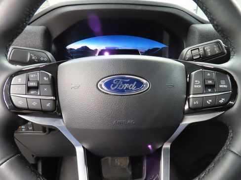 Used 2026 Ford Explorer Platinum AWD/4WD image 60