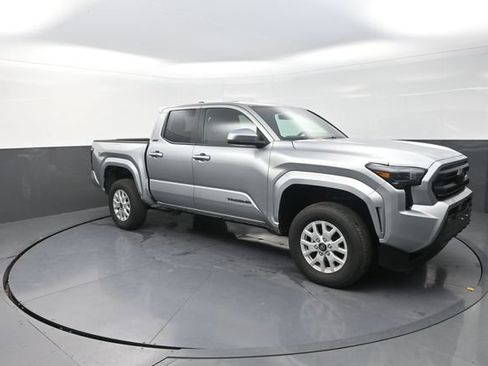 Used 2025 Toyota Tacoma SR5 AWD/4WD image 28