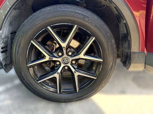 Used 2018 Toyota RAV4 SE w/ Power Extra Value Package FWD image 16