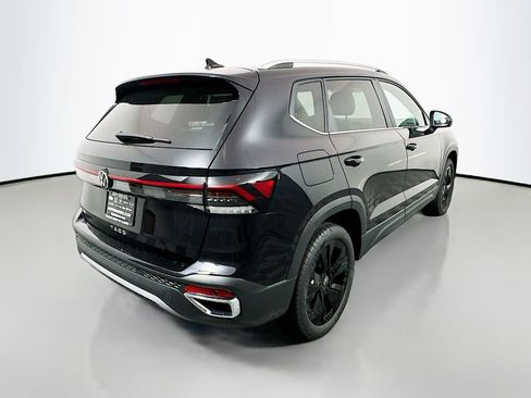 New 2026 Volkswagen Taos SE FWD image 20