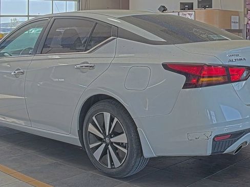 Used 2021 Nissan Altima 2.5 SV w/ SV Premium Package image 5