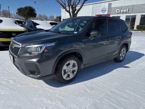 Used 2020 Subaru Forester Base image 2