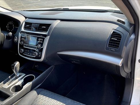 Used 2018 Nissan Altima 2.5 SV image 17