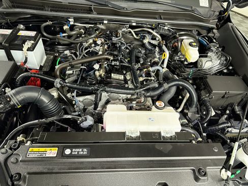 Used 2025 Toyota 4Runner SR5 AWD/4WD image 31